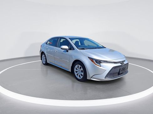 Used 2021 Toyota Corolla LE w/ Carpet Mat Package (TMS) FWD image 2