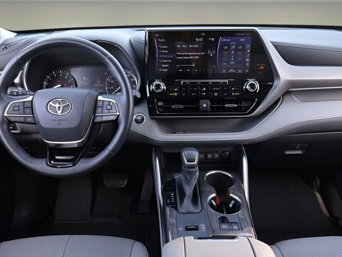 Certified 2021 Toyota Highlander Limited image 12