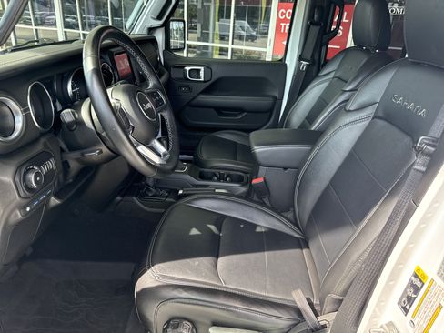 Used 2022 Jeep Wrangler Unlimited Sahara w/ Cold Weather Group AWD/4WD image 13