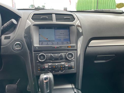 Used 2018 Ford Explorer XLT w/ Equipment Group 202A FWD image 16