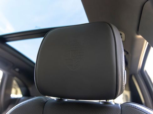 Certified 2026 Porsche Macan image 27