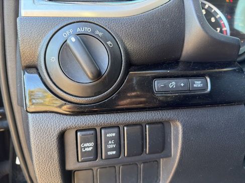 Used 2021 Nissan Titan SV w/ SV Convenience Package image 12