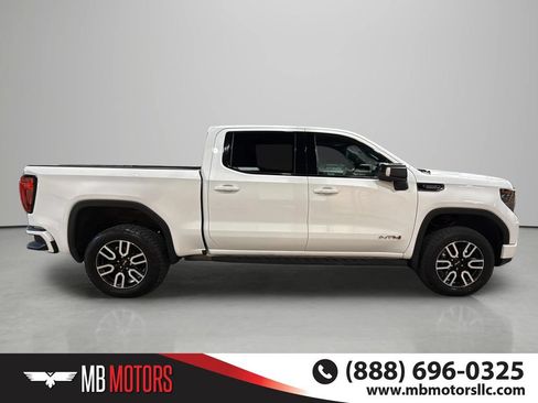Used 2022 GMC Sierra 1500 AT4 w/ Technology Package AWD/4WD image 5