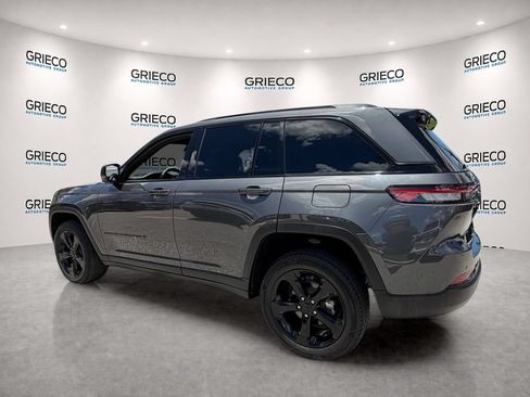Used 2022 Jeep Grand Cherokee Altitude RWD image 10