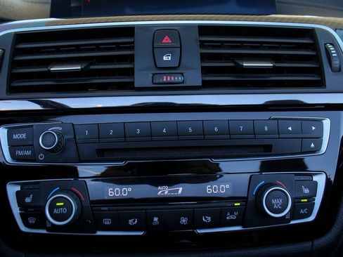 Used 2018 BMW M4 Convertible image 30