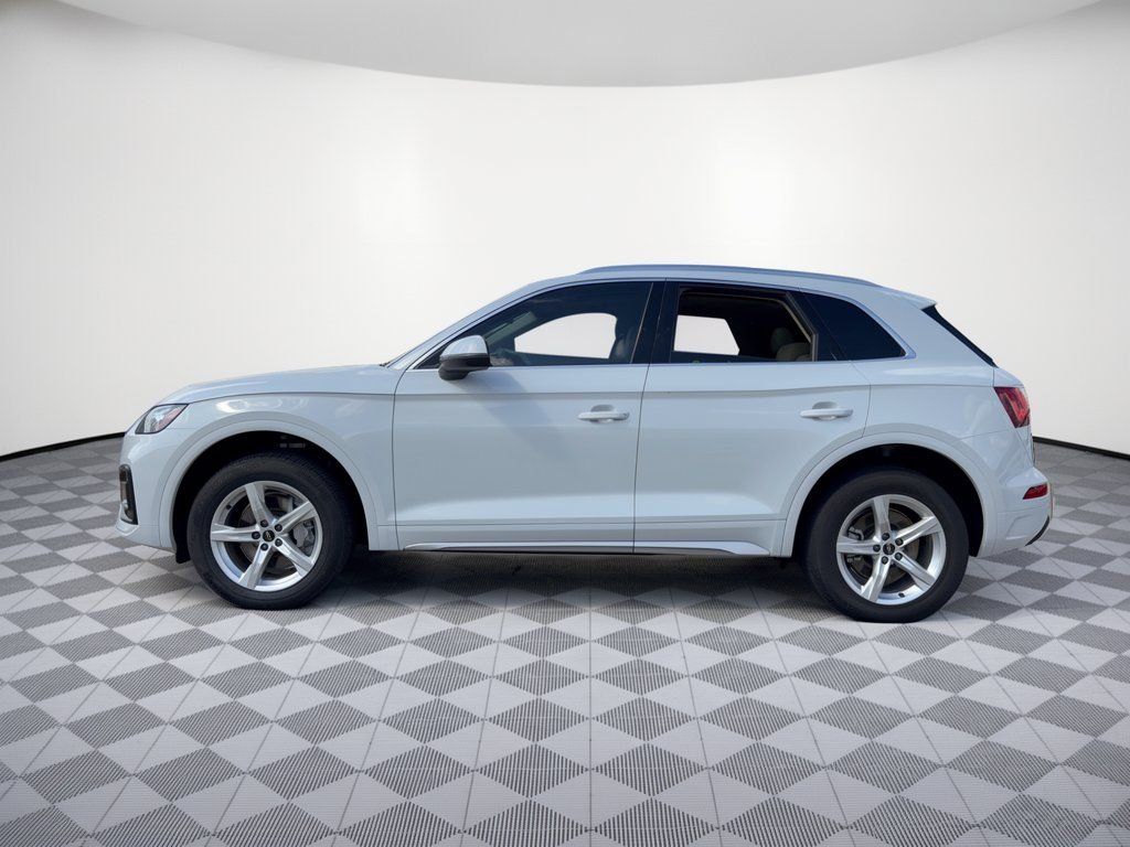 Used 2023 Audi Q5 2.0T Premium w/ Convenience Package AWD/4WD image 2