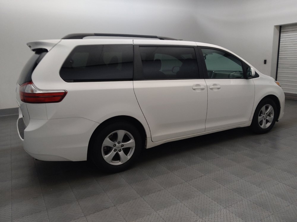 Used 2017 Toyota Sienna LE FWD image 10