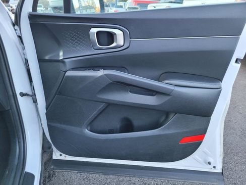 Used 2024 Kia Sorento S image 21