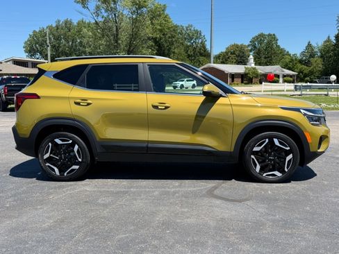 Used 2024 Kia Seltos SX w/ SX Sunroof Package AWD/4WD image 9
