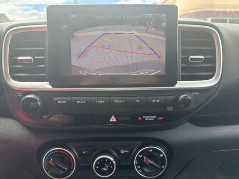 Used 2023 Hyundai Venue SE w/ Cargo Package FWD image 17