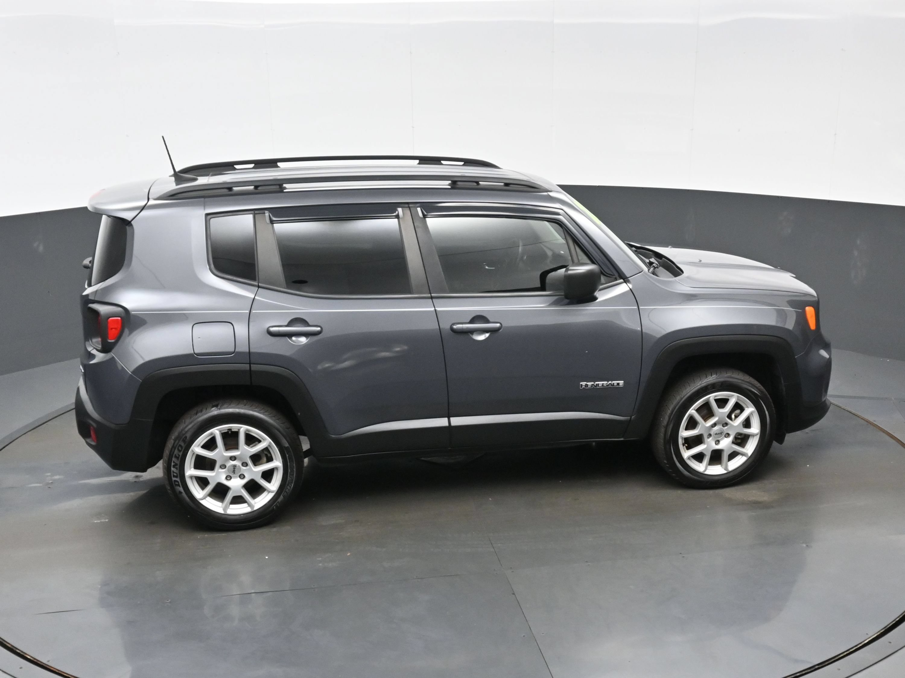 Used 2022 Jeep Renegade Latitude AWD/4WD image 38