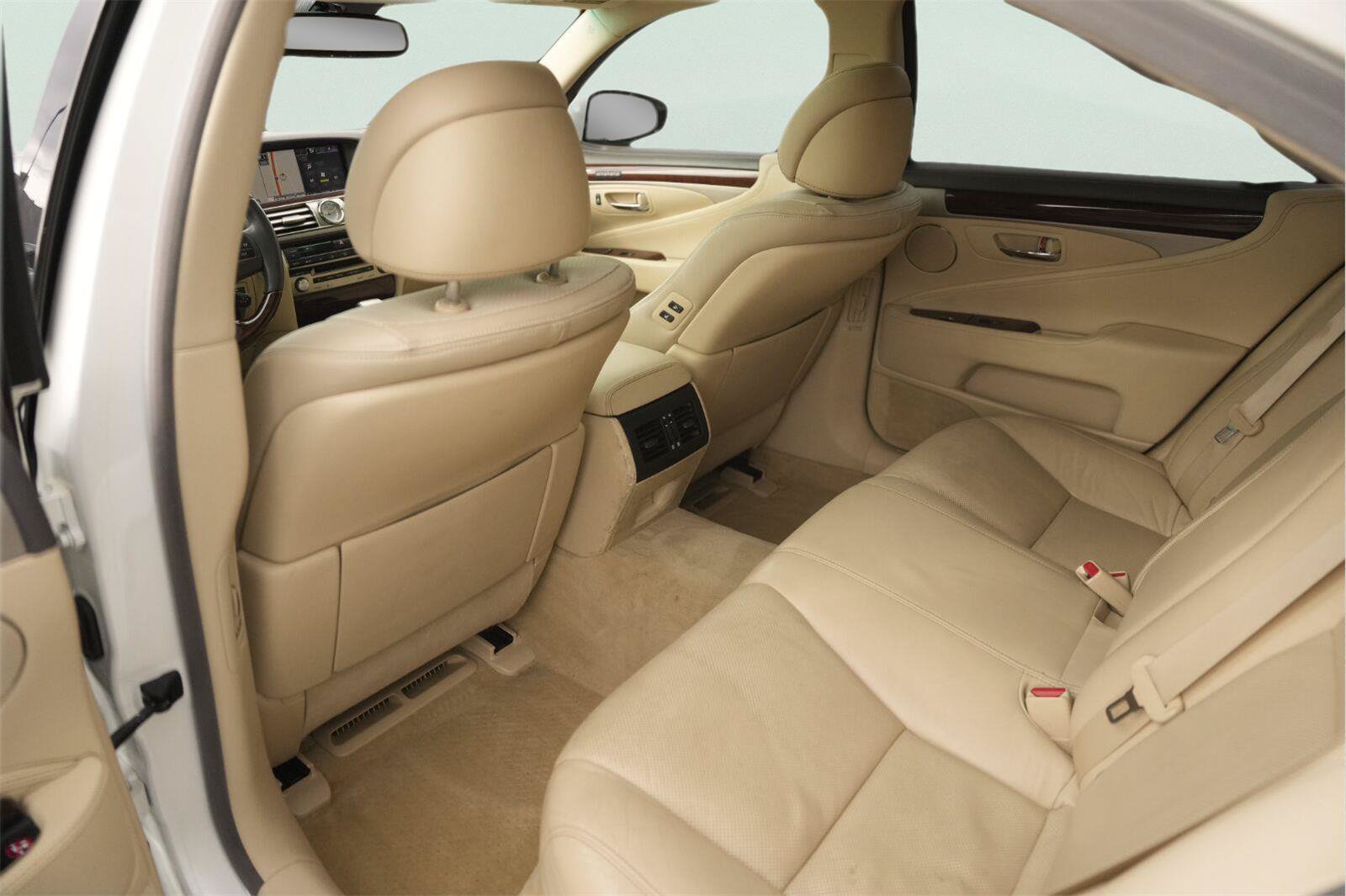 Used 2014 Lexus LS 460 w/ Comfort Package RWD image 12