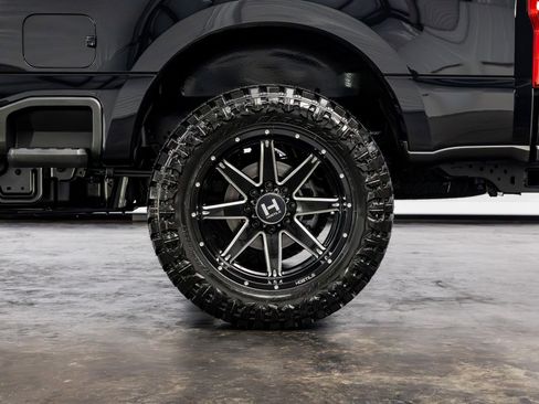 Used 2025 Ford F250 Platinum w/ FX4 Off-Road Package AWD/4WD image 16