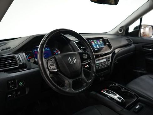 Used 2022 Honda Pilot Touring image 17