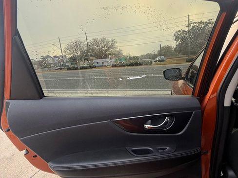 Used 2018 Nissan Rogue SV FWD image 10