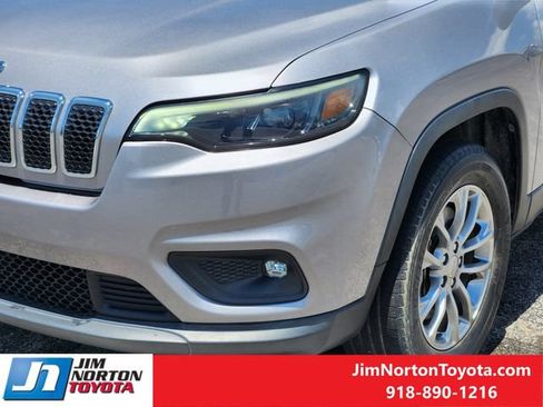 Used 2019 Jeep Cherokee Latitude Plus AWD/4WD image 10