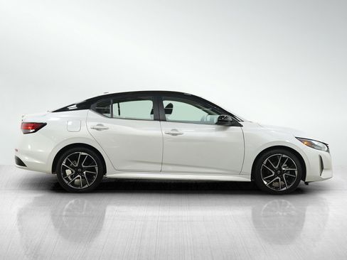 Used 2025 Nissan Sentra SR FWD image 6