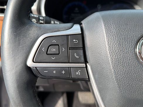 Used 2024 Toyota Highlander Platinum FWD image 22