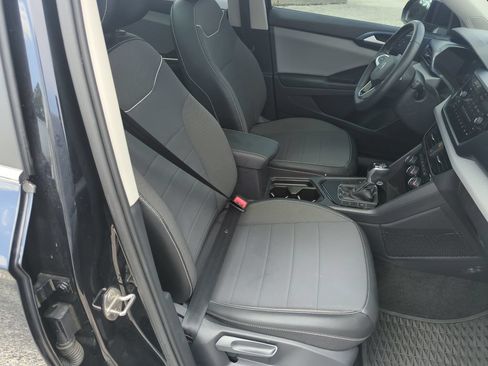Used 2023 Volkswagen Taos SE w/ Panoramic Sunroof Package FWD image 37