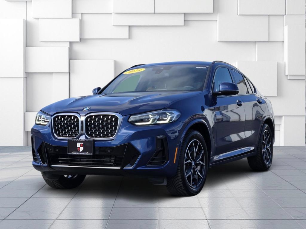 Used 2024 BMW X4 xDrive30i w/ Premium Package AWD/4WD image 3