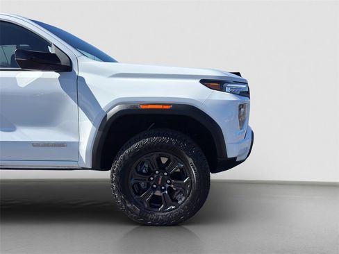 Used 2025 GMC Canyon Elevation image 23