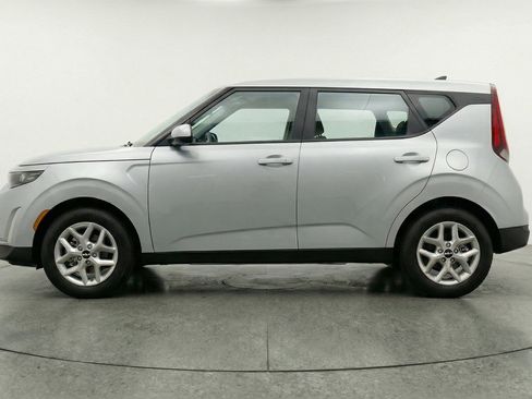 Used 2025 Kia Soul LX w/ LX Technology Package FWD image 5