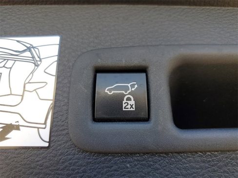 Used 2022 Toyota Sienna XLE image 9