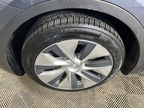 Used 2021 Tesla Model Y Long Range image 11
