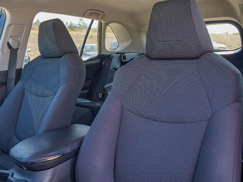 Used 2019 Toyota RAV4 LE image 10