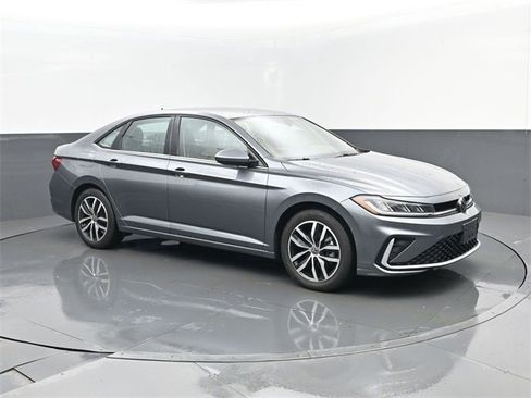 Used 2025 Volkswagen Jetta SE image 5