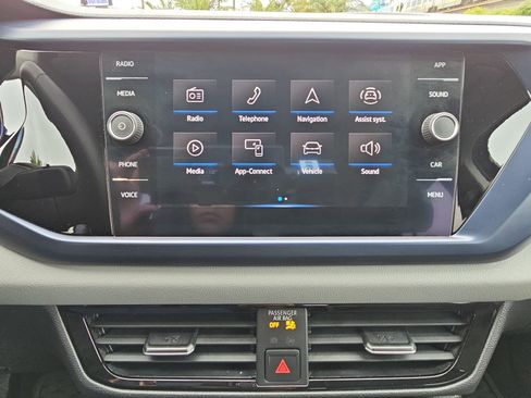 Used 2022 Volkswagen Taos SE FWD image 20