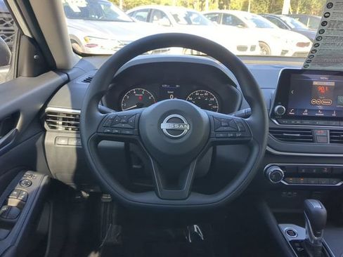 Certified 2025 Nissan Altima 2.5 S FWD image 14