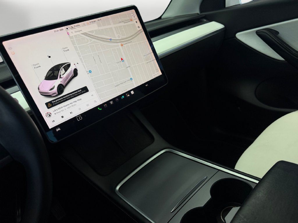 Used 2022 Tesla Model Y Long Range AWD/4WD image 17