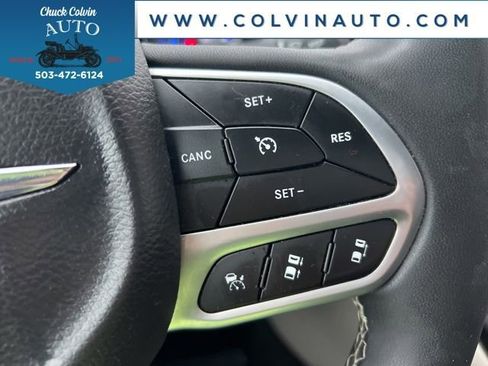 Used 2024 Chrysler Pacifica Touring-L image 20