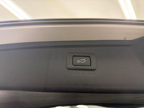 Used 2016 Subaru Outback 2.5i Limited AWD/4WD image 21