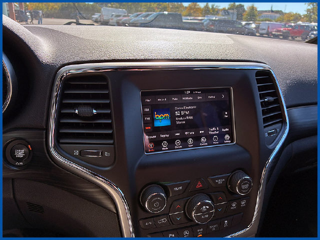 Certified 2021 Jeep Grand Cherokee Laredo AWD/4WD image 15