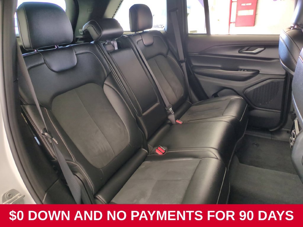 Used 2025 Jeep Grand Cherokee Altitude AWD/4WD image 24
