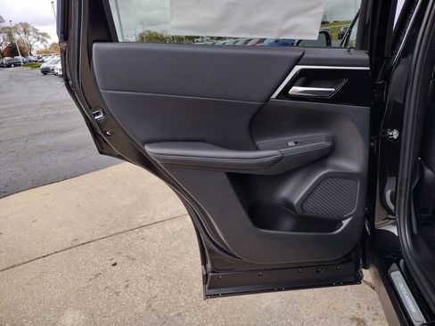 New 2025 Mitsubishi Outlander SE image 33