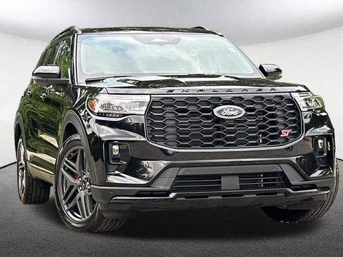 Used 2025 Ford Explorer ST AWD/4WD image 2