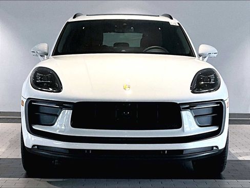 New 2026 Porsche Macan AWD/4WD image 10