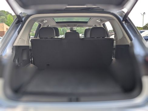 Used 2024 Volkswagen Tiguan SE w/ Panoramic Sunroof Package image 19