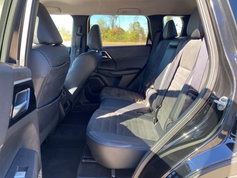 Used 2024 Mitsubishi Outlander SE image 25