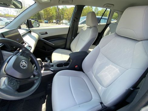 Certified 2024 Toyota Corolla Cross L image 11