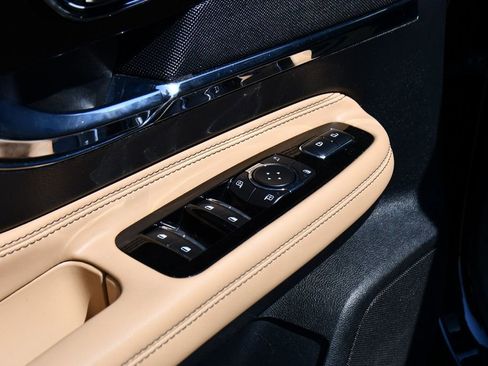 Used 2021 Lincoln Corsair Reserve w/ Equipment Group 201A image 24