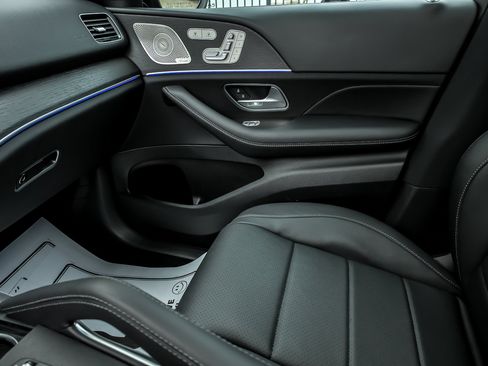 Used 2024 Mercedes-Benz GLE 350 4MATIC w/ AMG Line Exterior image 47