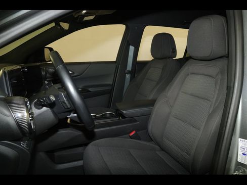 Used 2025 Chevrolet Equinox LT w/ Safety and Technology Package AWD/4WD image 13