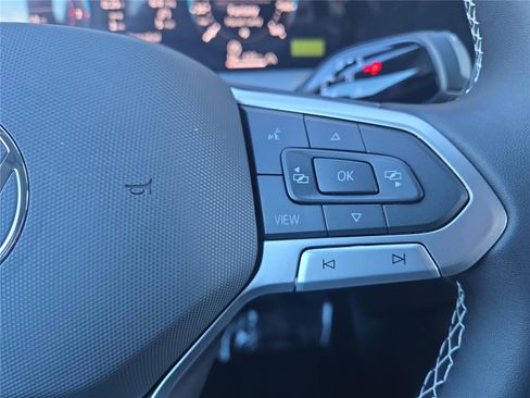 New 2026 Volkswagen Tiguan SE image 17