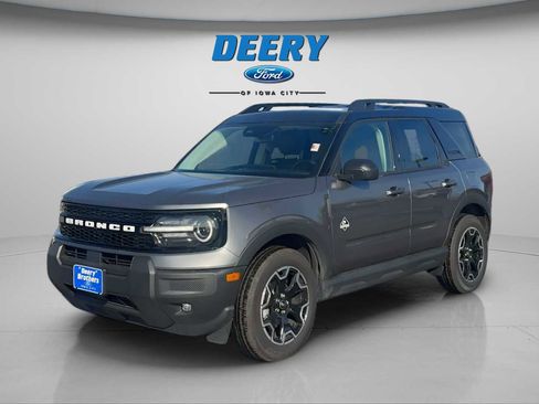Used 2025 Ford Bronco Sport Outer Banks image 2