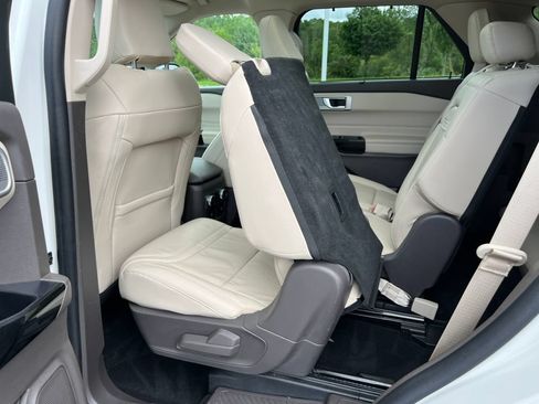 Used 2023 Ford Explorer Platinum w/ Equipment Group 601A AWD/4WD image 5