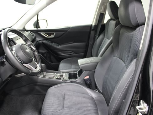 Used 2019 Subaru Forester Premium AWD/4WD image 3